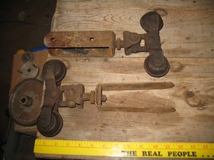 VTG LOT OF 2 BARN DOOR ROLLERS GARAGE SHED FARM COTTAGE DECOR LOT B