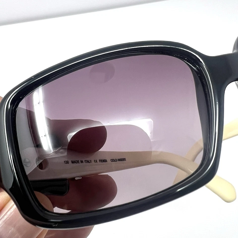 Gafas de sol Fendi FS383 vintage con hebilla con monograma para mujer negras/blancas/doradas 56-15-130 Foto 4 de 4