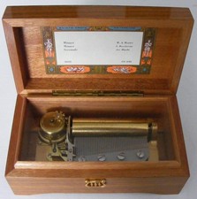 Spieluhr von REUGE, spielt 3 Lieder, sehr guter Zustand