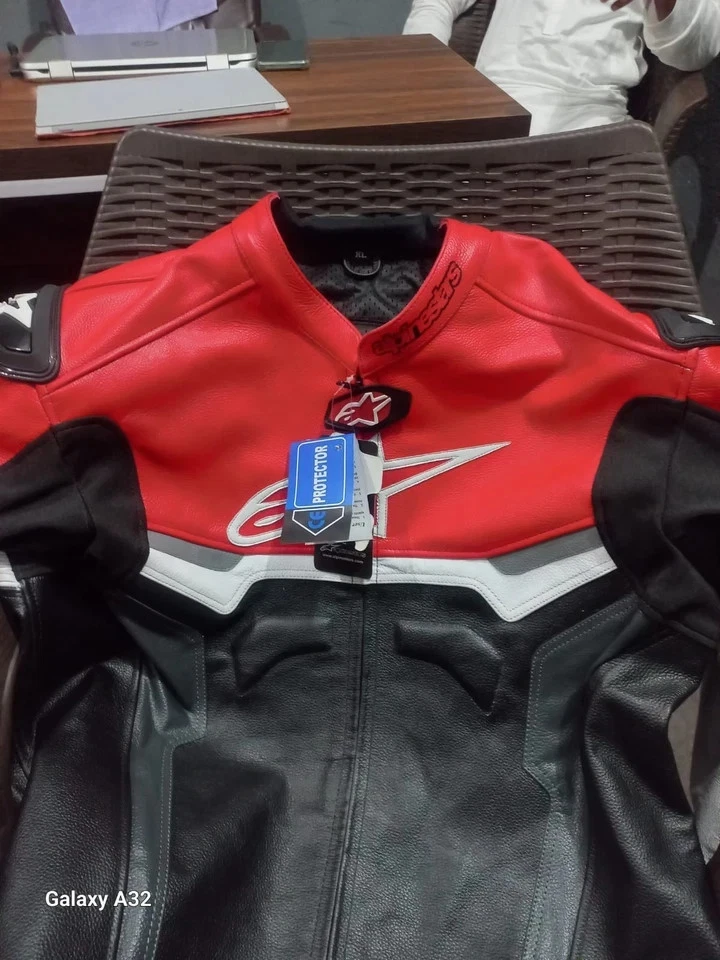 Alpinestars TG-P Plus 红色和黑色皮革摩托车夹克真皮夹克 — 第 2/4 张图片