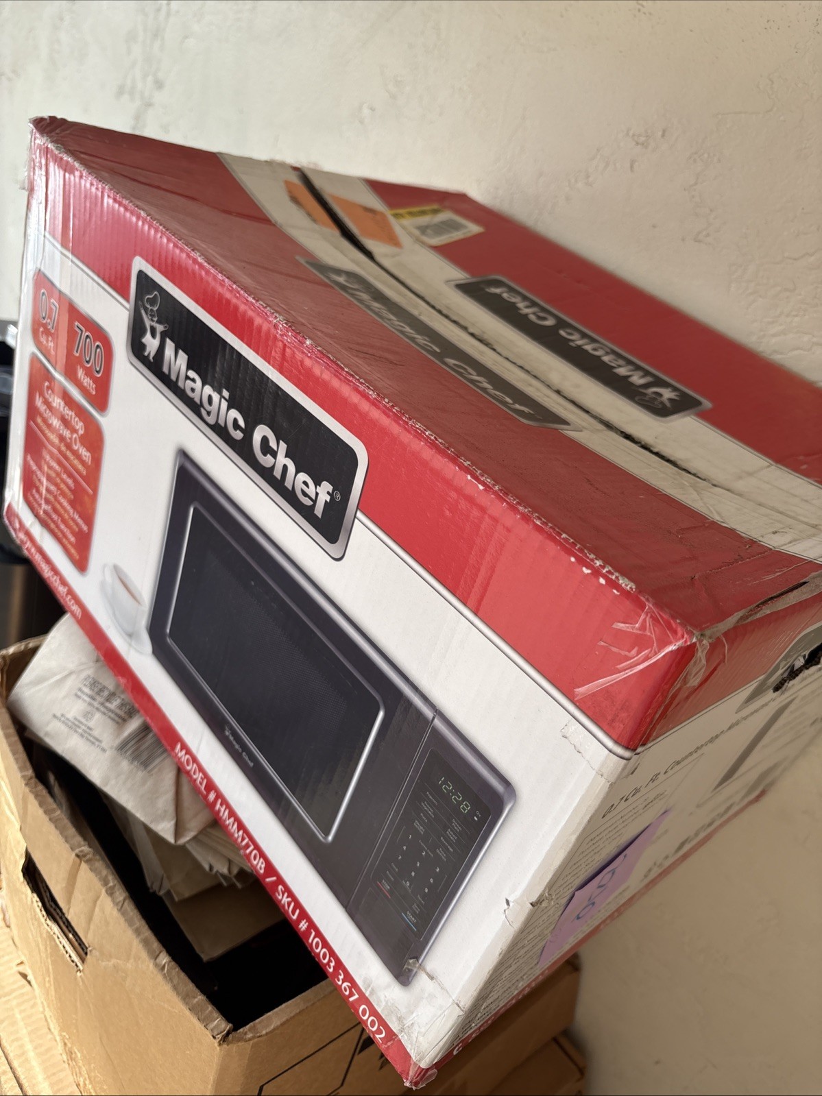 SALE - Magic Chef 0.7 cu. ft. 700-Watt Countertop Microwave in Black HMM770B2