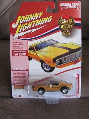 JOHNNY LIGHTNING Muscle Cars USA 71 AMC Javelin AMX Class of 71 NEW LTD ED R2B