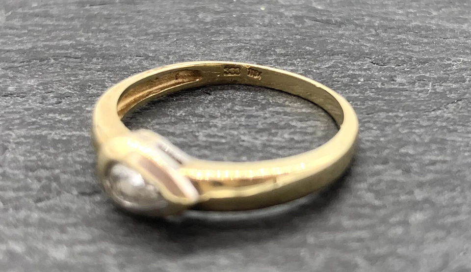 333/- 8 kt Gelbgold Ring mit simulierten Diamanten, Ringgröße 53, guter Zustand - Bild 3 von 3