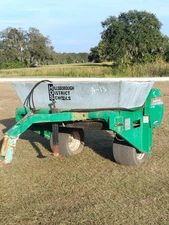 Cushman TD Top Dresser 2000 - Sand Topsoil Fertilizer Spreader Trailer - TD2000
