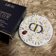 Dior illuminizer Forever Cushion Daisy 2026 L...