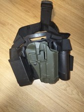Dropleg Plattform mit Blackhawk Holster P220 P226