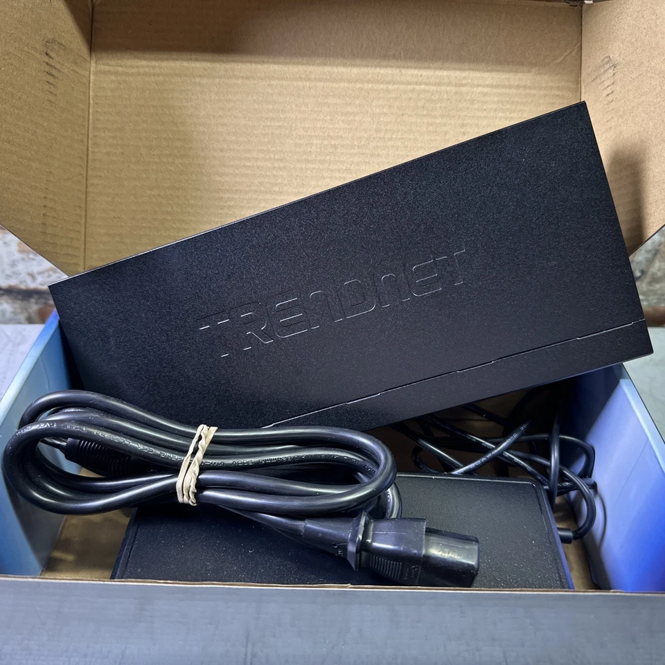 TRENDnet TPE-TG182 8-Port Gigabit PoE+ Network Switch READ - Image 3 of 4