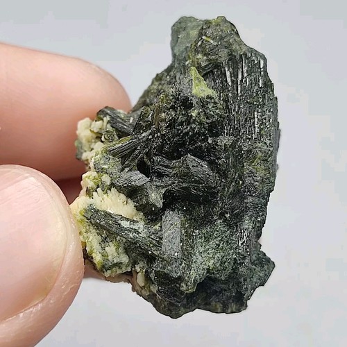 600gms Of Aesthetic Epidote Crystals Lot From Skardu, GB, Pakistan. - Picture 23 of 24