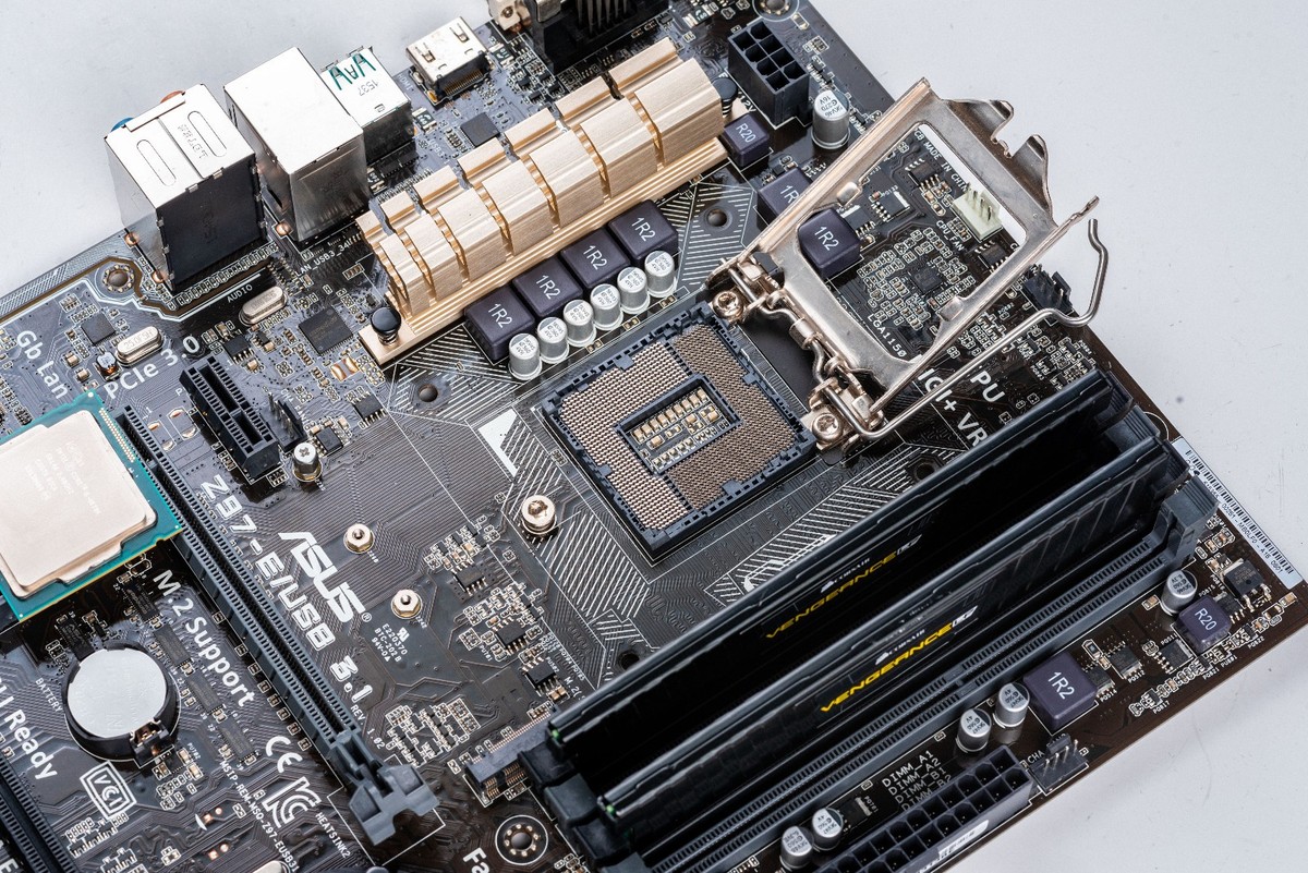 ASUS Z97-E マザーボード Asus Z97-E/USB3.1 LGA1150 DDR3 ATX Motherboard NVMe M.2 Intel