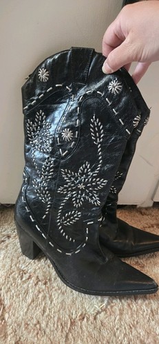 Black Wild Pair Cowgirl Boots Size 8.5-9 Metal Studded Flower Detail - Picture 7 of 13