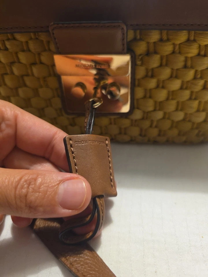 Michael Kors GABRIELLA Straw and Leather Walnut Satchel Shoulder, lock is broken - Image 2 of 4