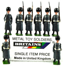 1:32 W. BRITAINS Hand Painted Metal British GRENADIER GUARD WINTER COAT SOLDIER