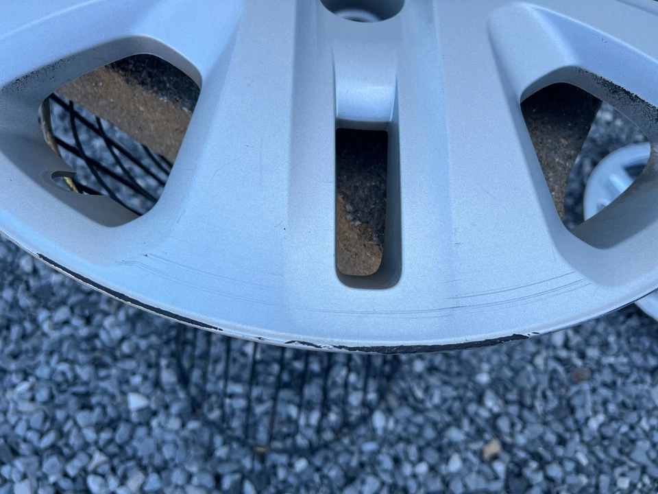 (1) DODGE GRAND CARAVAN 17" OEM WHEEL COVER HUB CAP SILVER 04726433AA 2013-2020 - Image 3 of 4