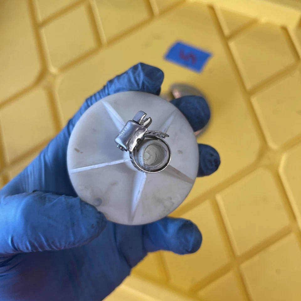 E36 E39 E46 BMW 325i 330i M3 Soporte de amarre de neumático de repuesto Juego de almohadillas de tuerca de ala Foto 3 de 4