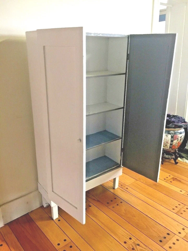 Antiguo gabinete de gelatina de granja Foto 3 de 4