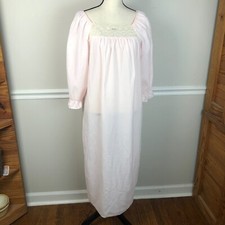 Vintage women s Pajamas Nightgown Pink Soft polyester Size Medium Made in USA