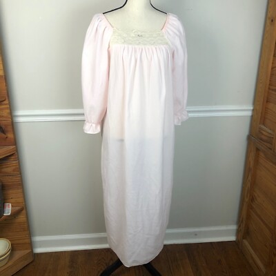Vintage women’s Pajamas Nightgown Pink Soft polyester Size Medium Made in  USA