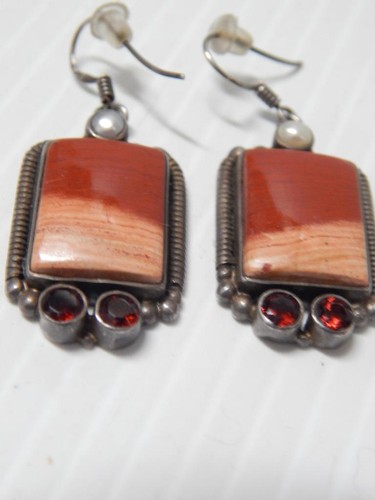 VINTAGE NAVAJO / SOUTHWESTERN STERLING SILVER PET. WOOD GARNET PEARL EARRINGS