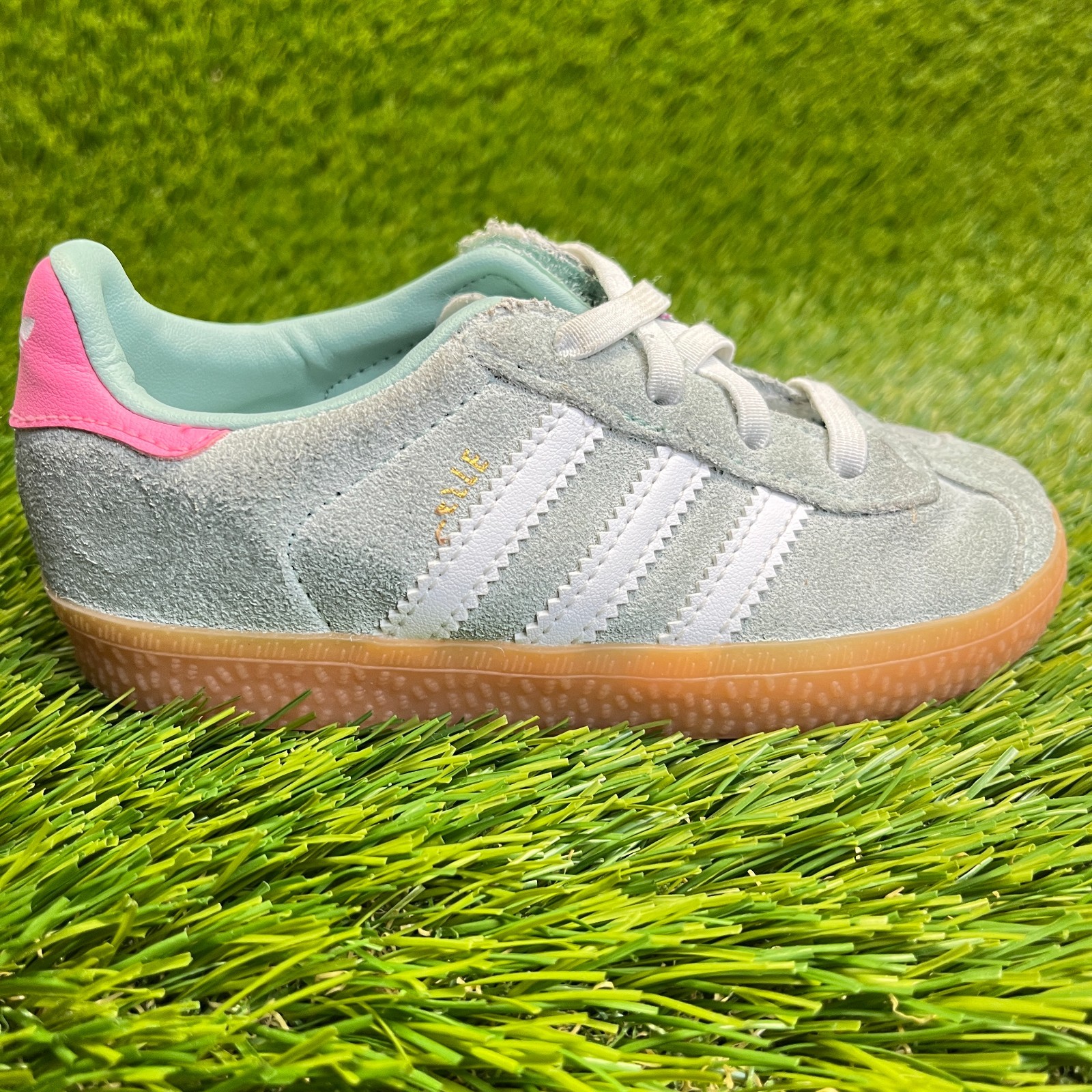 Adidas Gazelle Comfort Closure Hazy Green Girls Size 9K Athletic Shoes Sneakers Adidas Gazelle Comfort Closure Hazy Green Girls Size 9K Athletic Shoes Sneakers