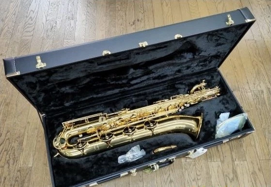 Saxofón barítono Jupiter JBS1100 amarillo latón usado con boquilla de estuche rígido Foto 2 de 4