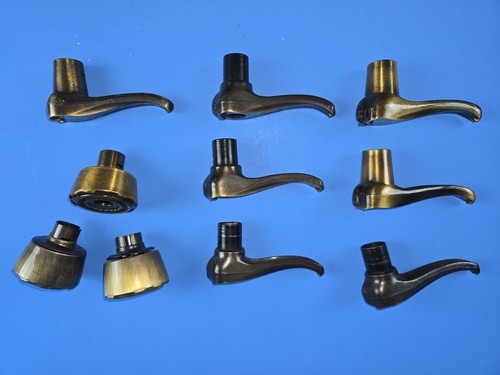 AMEROCK CARRIAGE HOUSE ANTIQUE BRASS INTERIOR PASSAGE DOOR KNOB & LEVER HANDLES. - 第 2/4 張圖片