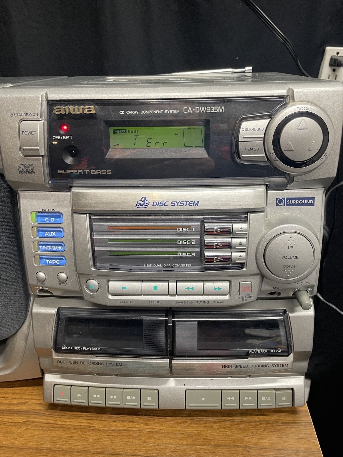 AIWA CA DW935M AM/FM DUAL CASSETTE CD BOOMBOX W/DETACHABLE SPEAKERS