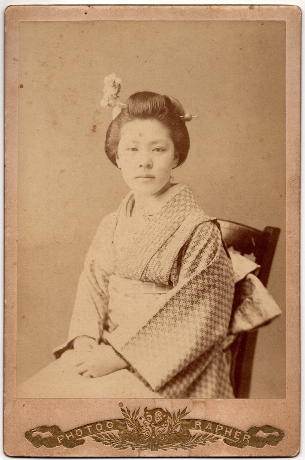 CIRCA 1890s CABINET CARD RAPHER YOUNG JAPANESE LADY IN TRADITIONAL ROBES