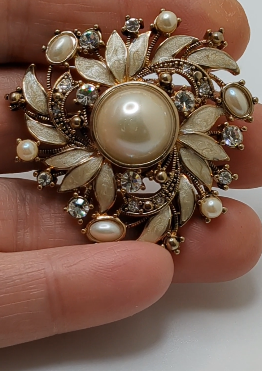 Vintage Monet white enamel pearl rhinestone wreath Brooch
