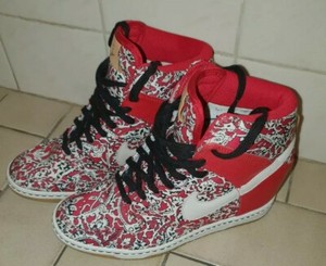 nike sky high dunks red