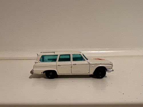 HUSKY Studebaker Wagonaire Ambulance, white, made in Britain - Picture 6 of 8