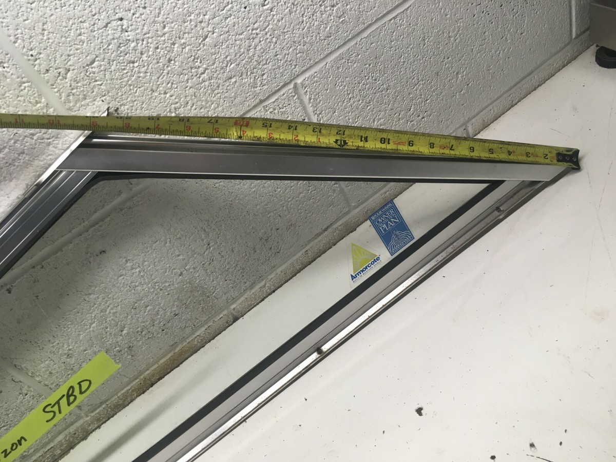 Z7 1996 Four Winns 170 Horizon Boat Windshield Driver Starboard