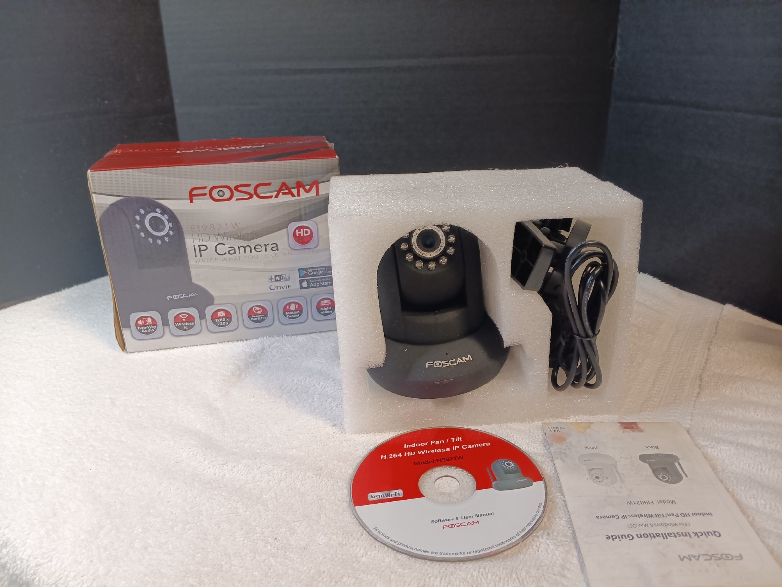 Foscam HD Wireless IP Camera F198221W Two Way Audio Motion D