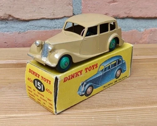 DINKY TOYS NO.151 TRIUMPH 1800 SALOON(Original/Boxed)