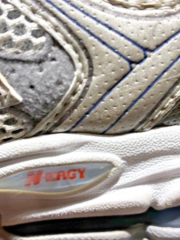 Tênis feminino New Balance 940 malha branca bronzeada renda atlética tamanho 9.5 - Imagem 2 de 4