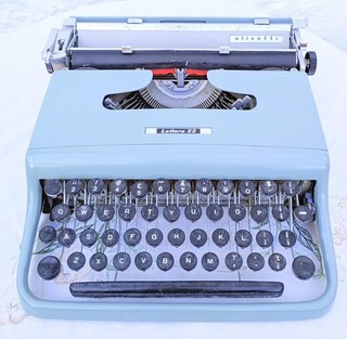 Vintage Olivetti Lettera 22 Grey Typewriter Case Instructions etc. Non Working