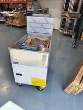 Pitco® VF-65S-NAT Solstice Natural Gas 65 lb. FLOOR FRYER ENERGY STAR OPEN BOX