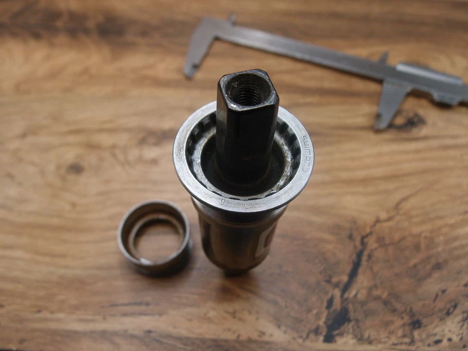 1995 vintage MTB bottom bracket Shimano Deore BB-UN51 Japan 122,5 mm BSA - Image 4 of 4