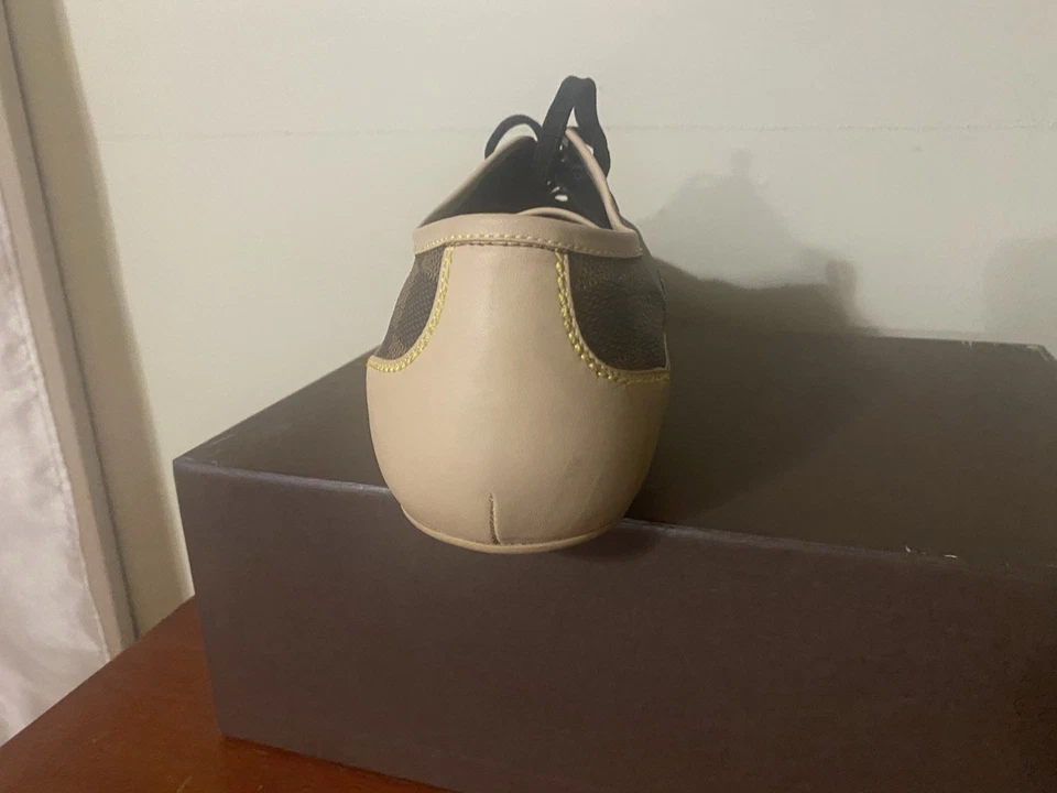 Louis Vuitton LV EU 41 US 8 - Cuero Marrón/Cordones Verdes - Usado Una Vez - Raro Foto 2 de 4