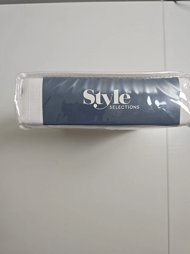 Panel superior con ojal Delmar filtrado de luz blanco 50x84 pulgadas 953939 Foto 3 de 3