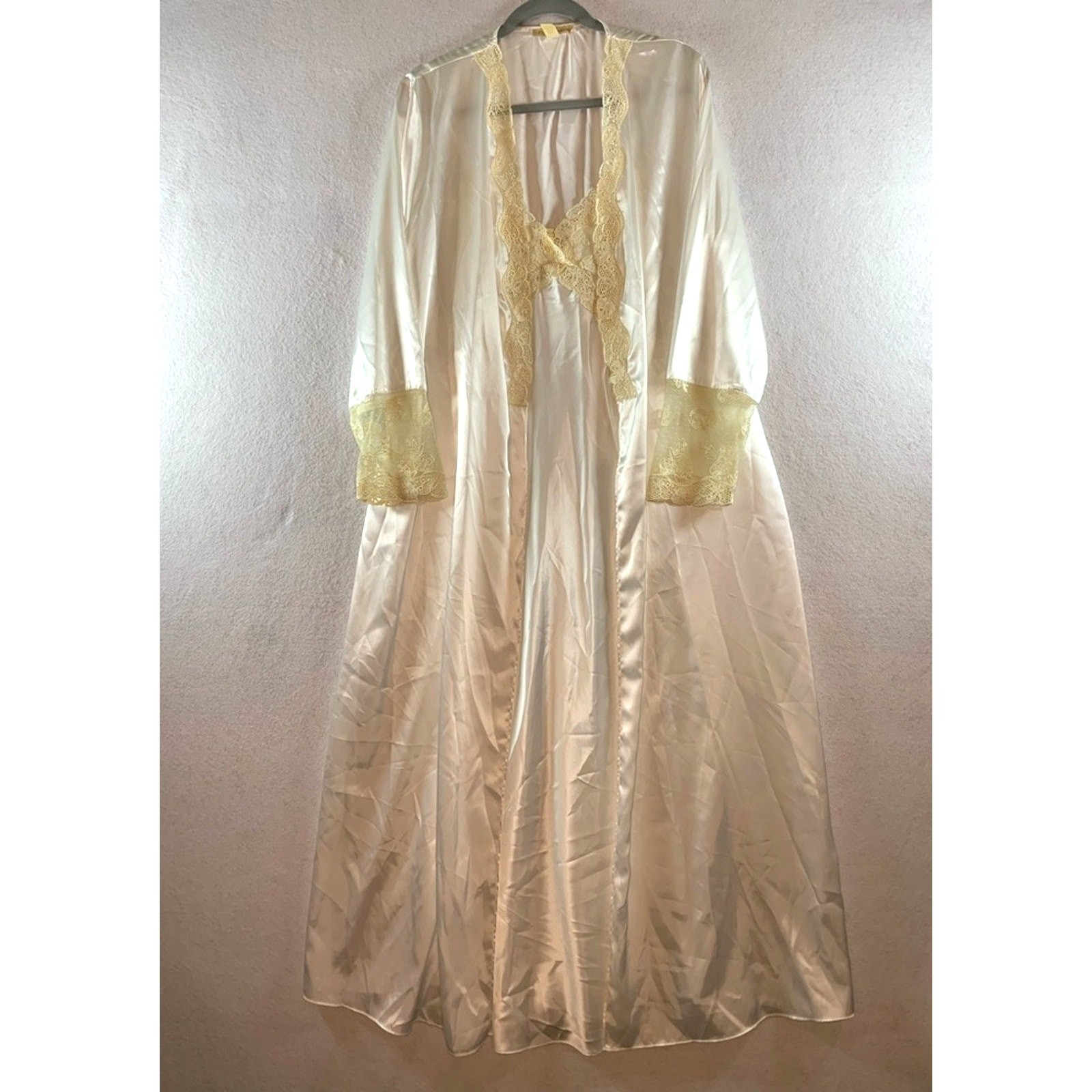 Flora Nikrooz Satin Lace Robe Chemise Slip 2pc Set Ivory Cream Bridal Lingerie  