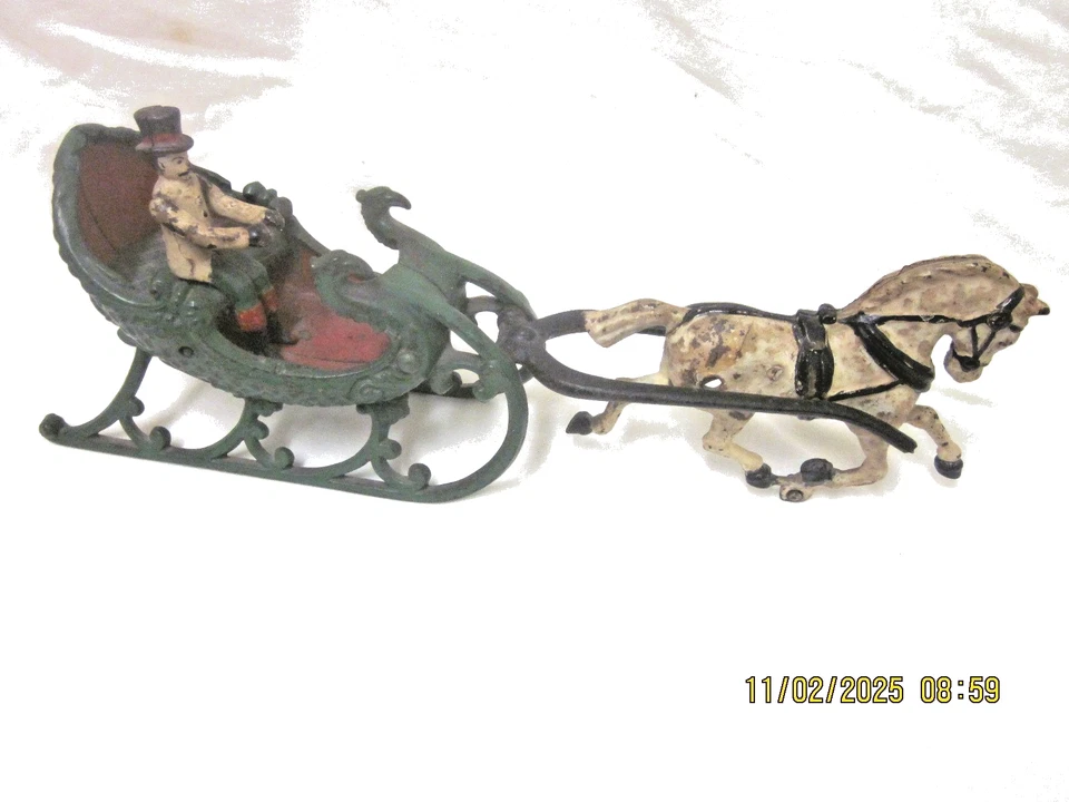 HUBLEY TRINEO TIRADO POR CABALLOS DE HIERRO FUNDIDO Foto 2 de 4