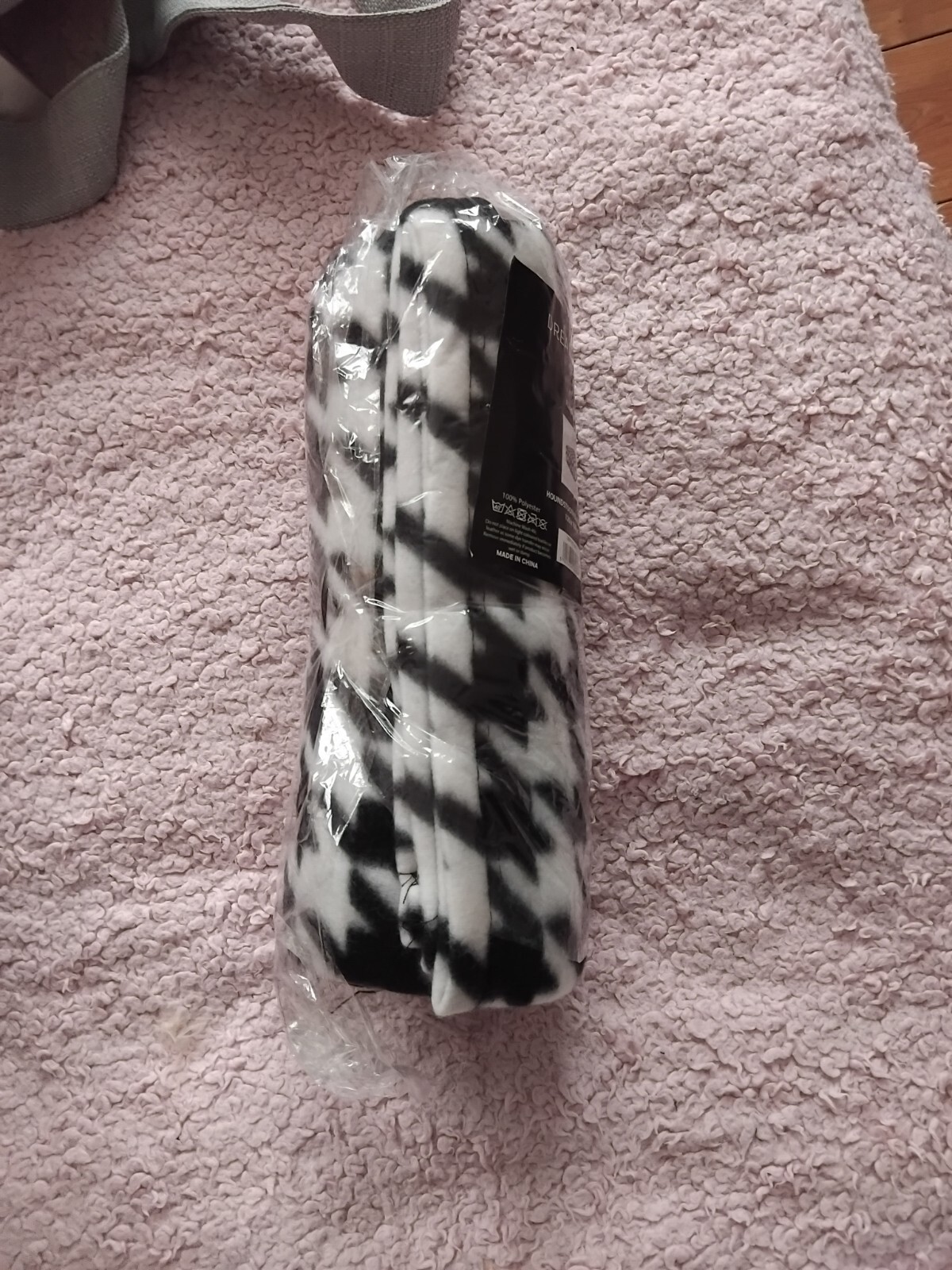 Picture 1 of 4