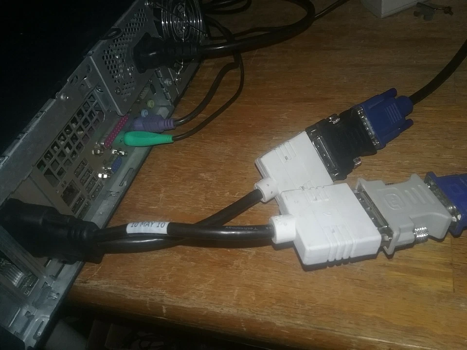 Computadora PC Windows 98 SE DOS MONITOR DUAL DVI/VGA Video SATA Pentium 4 CAD, CNC Foto 3 de 4