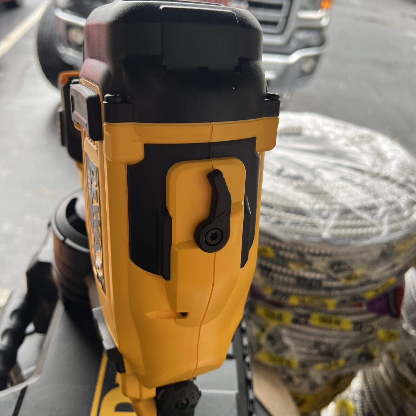 DeWalt DCN45RNB 20V MAX 15Degree Brushless Cordless Coil Roofing