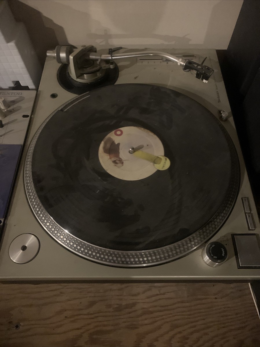 Technics SL-1200M3D Analog DJ Turntable set of 2 Plus Mixer Technics SL-1200M3D Analog DJ Turntable set of 2 Plus Mixer