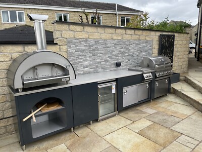 built in bbq and pizza oven