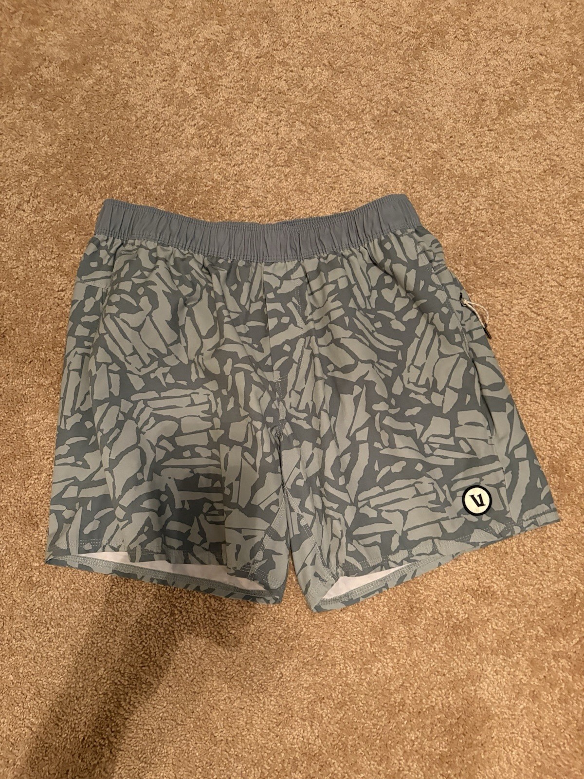 Men’s VUORI cape Short, 6” Inseam, Size Small