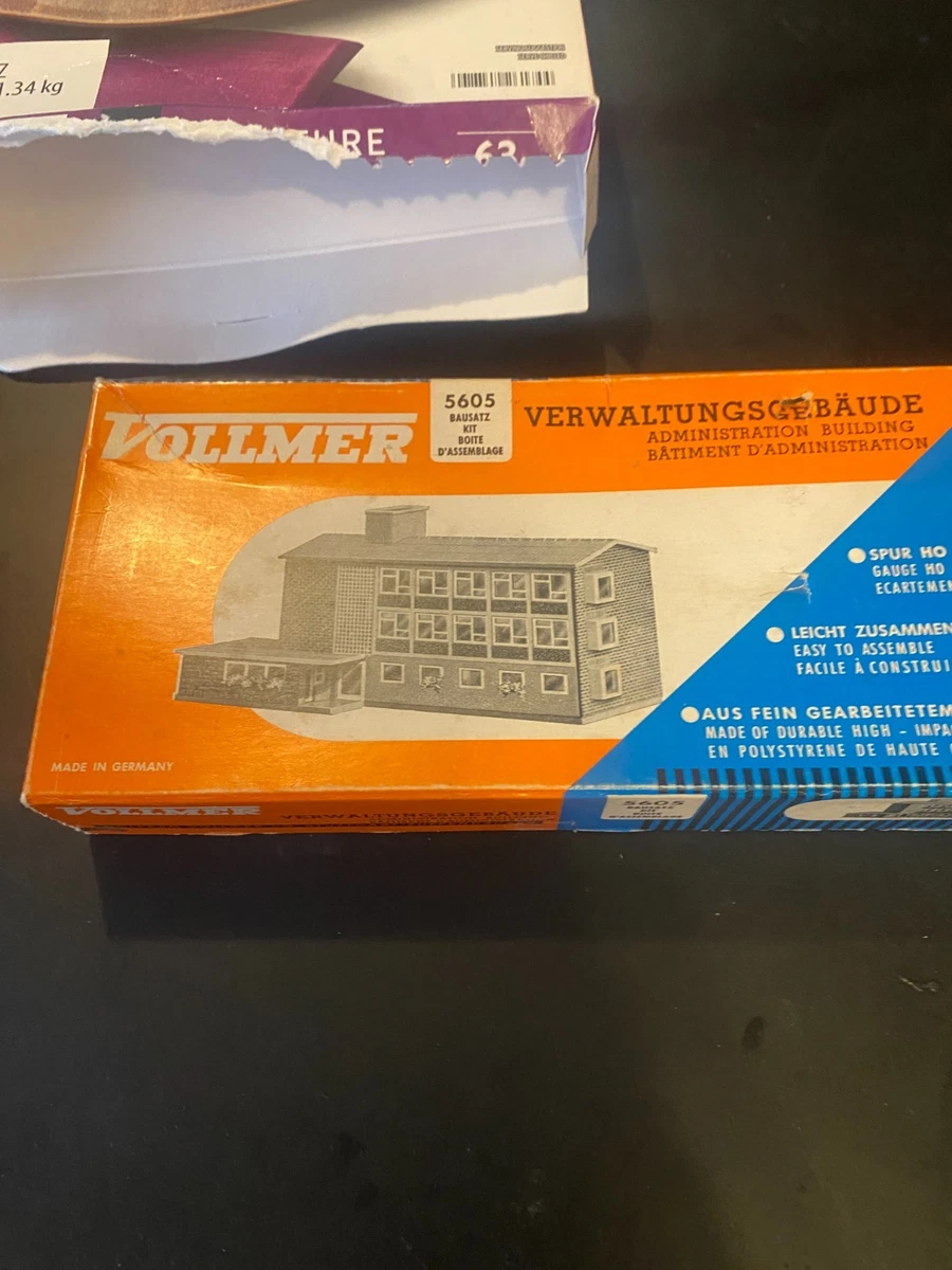 LQ1583 VOLLMER V511 Train Ho 1/87 Maquette montée Cuves et tour de raffinerie