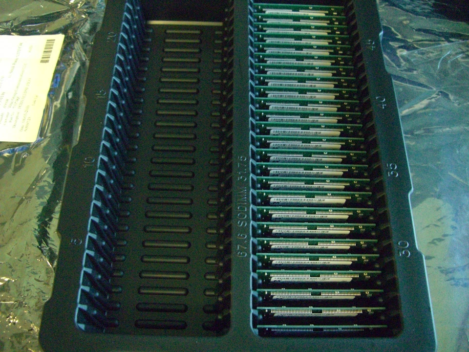 MT4LSDT1664HY-13ED1 Micron Technology 128mb Sdram 133mhz 144-Pin PC133 - Image 2 of 2