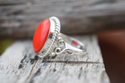 Anello in corallo naturale fatto a mano: fascia unisex in